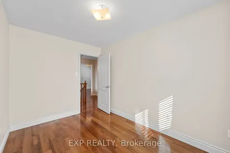 34 Hollis Crescent East Gwillimbury ON L9N 1E7