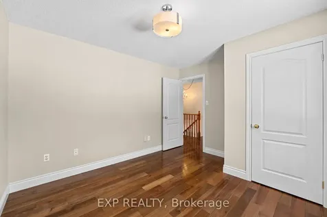 34 Hollis Crescent East Gwillimbury ON L9N 1E7