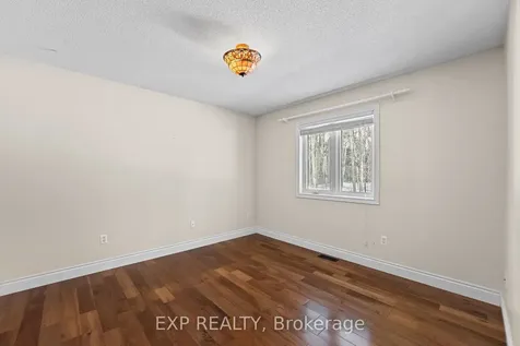 34 Hollis Crescent East Gwillimbury ON L9N 1E7