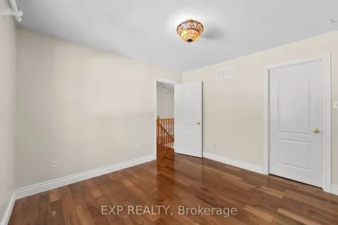 34 Hollis Crescent East Gwillimbury ON L9N 1E7