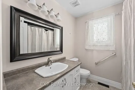 34 Hollis Crescent East Gwillimbury ON L9N 1E7