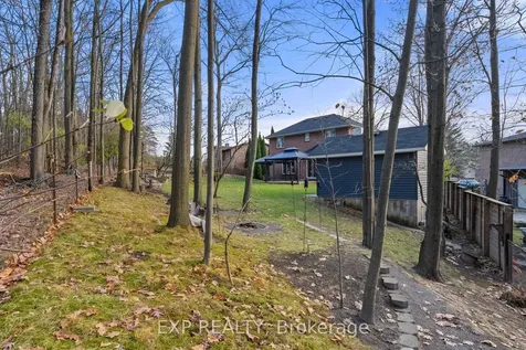 34 Hollis Crescent East Gwillimbury ON L9N 1E7