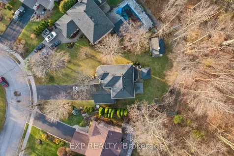 34 Hollis Crescent East Gwillimbury ON L9N 1E7