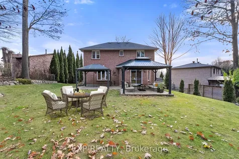 34 Hollis Crescent East Gwillimbury ON L9N 1E7