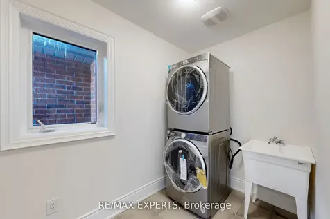 12 Abeam Street East Gwillimbury ON L6N 0W4