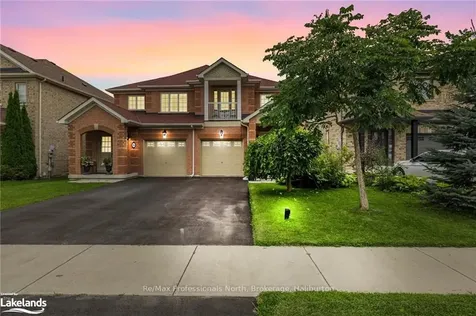832 Sisler Avenue Newmarket ON L3X 2T7