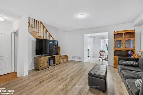 832 Sisler Avenue Newmarket ON L3X 2T7