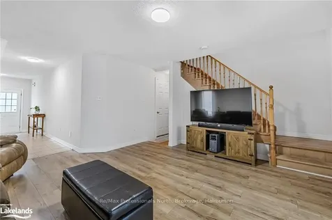 832 Sisler Avenue Newmarket ON L3X 2T7