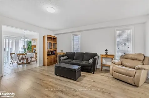 832 Sisler Avenue Newmarket ON L3X 2T7