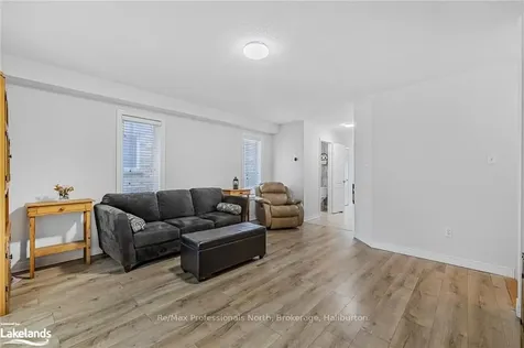 832 Sisler Avenue Newmarket ON L3X 2T7