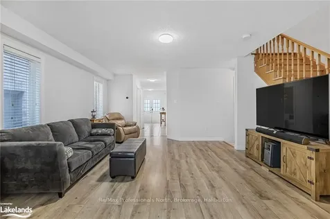 832 Sisler Avenue Newmarket ON L3X 2T7
