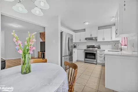 832 Sisler Avenue Newmarket ON L3X 2T7
