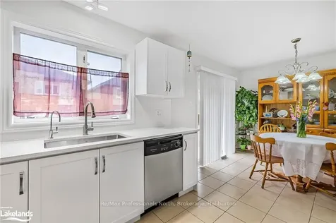 832 Sisler Avenue Newmarket ON L3X 2T7