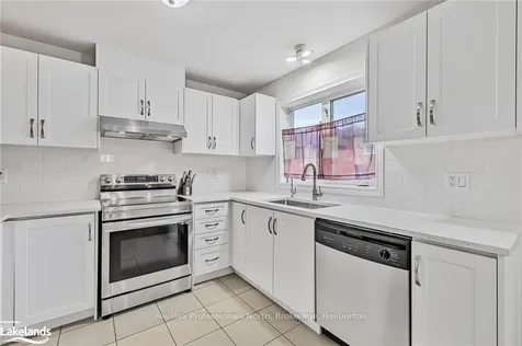 832 Sisler Avenue Newmarket ON L3X 2T7