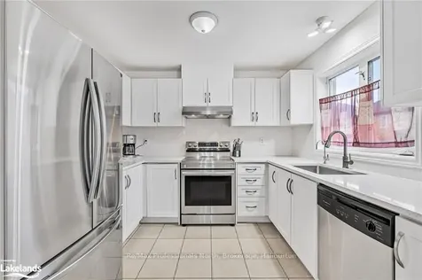 832 Sisler Avenue Newmarket ON L3X 2T7