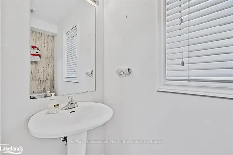 832 Sisler Avenue Newmarket ON L3X 2T7