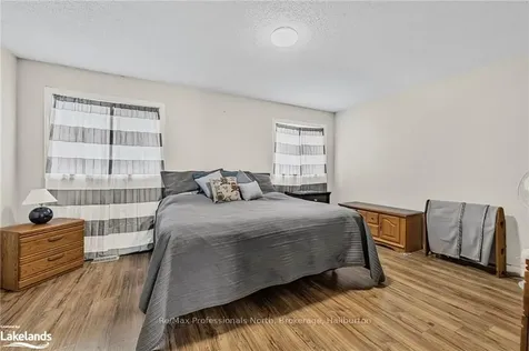 832 Sisler Avenue Newmarket ON L3X 2T7