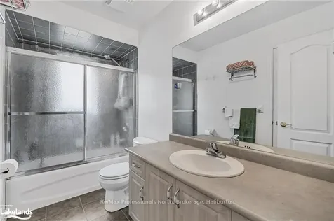 832 Sisler Avenue Newmarket ON L3X 2T7