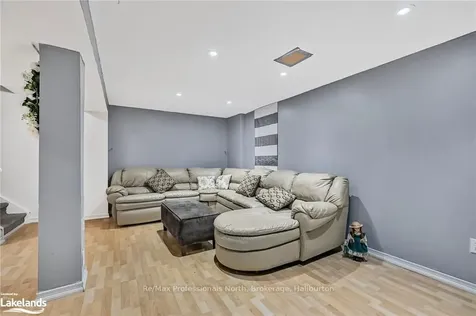832 Sisler Avenue Newmarket ON L3X 2T7
