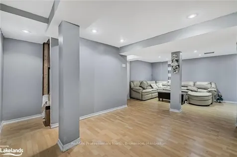 832 Sisler Avenue Newmarket ON L3X 2T7