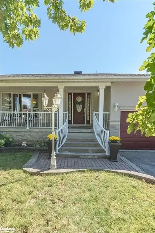 149 May Avenue Richmond Hill ON L4C 3S8