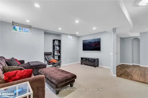 748 College Manor Drive Newmarket ON L3Y 8G6