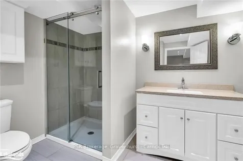 748 College Manor Drive Newmarket ON L3Y 8G6