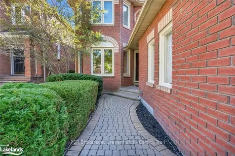 748 College Manor Drive Newmarket ON L3Y 8G6