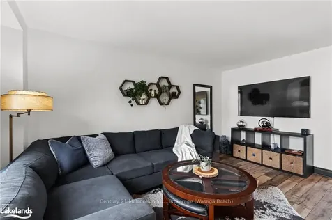 712 Elgin Street Newmarket ON L3Y 3B6