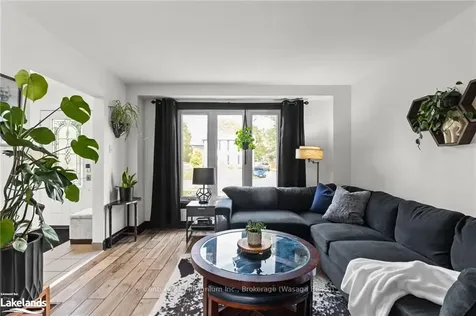 712 Elgin Street Newmarket ON L3Y 3B6