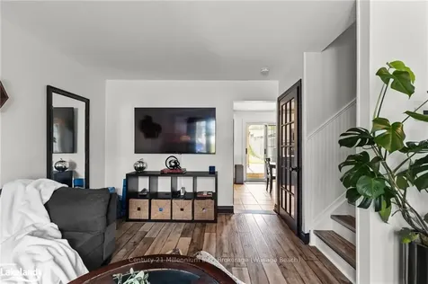 712 Elgin Street Newmarket ON L3Y 3B6
