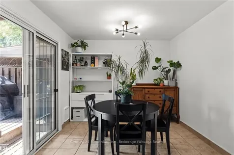 712 Elgin Street Newmarket ON L3Y 3B6