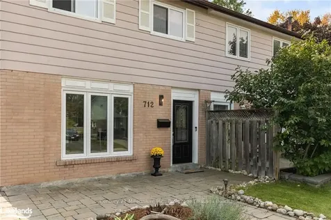 712 Elgin Street Newmarket ON L3Y 3B6