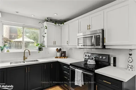712 Elgin Street Newmarket ON L3Y 3B6