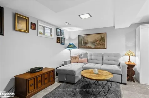 712 Elgin Street Newmarket ON L3Y 3B6