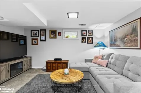 712 Elgin Street Newmarket ON L3Y 3B6