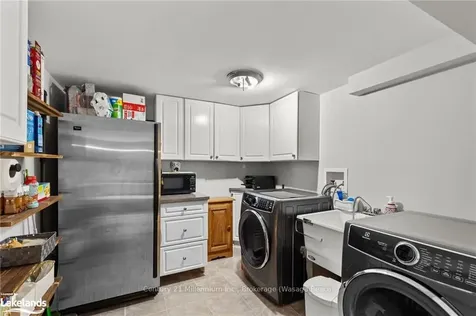 712 Elgin Street Newmarket ON L3Y 3B6