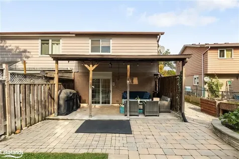 712 Elgin Street Newmarket ON L3Y 3B6