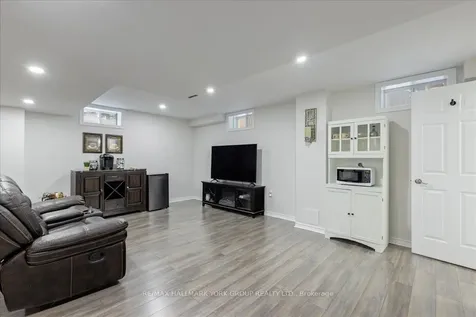 39 Prosser Crescent Georgina ON L0E 1R0