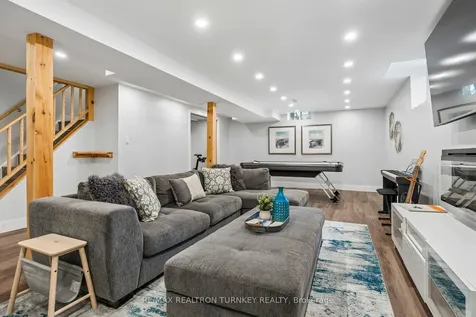 330 Bristol Road Newmarket ON L3Y 7Z9