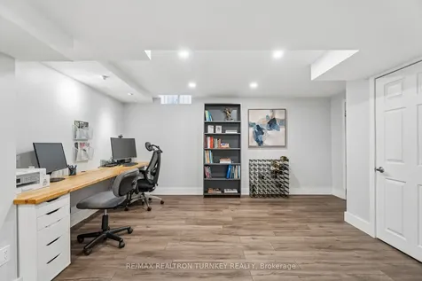 330 Bristol Road Newmarket ON L3Y 7Z9