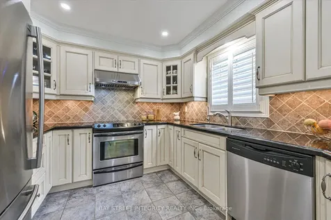 535 Malvern Crescent Newmarket ON L3Y 7L7