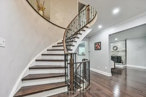 535 Malvern Crescent Newmarket ON L3Y 7L7