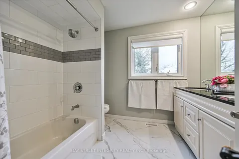 535 Malvern Crescent Newmarket ON L3Y 7L7