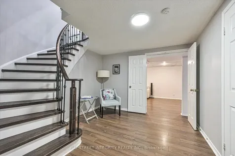 535 Malvern Crescent Newmarket ON L3Y 7L7