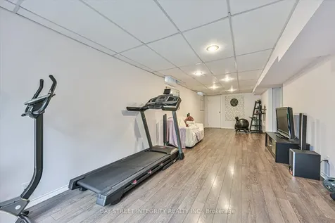 535 Malvern Crescent Newmarket ON L3Y 7L7