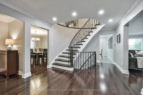 535 Malvern Crescent Newmarket ON L3Y 7L7