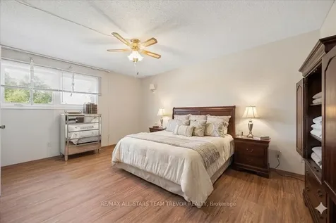 42 Eastman Crescent Newmarket ON L3Y 5S1