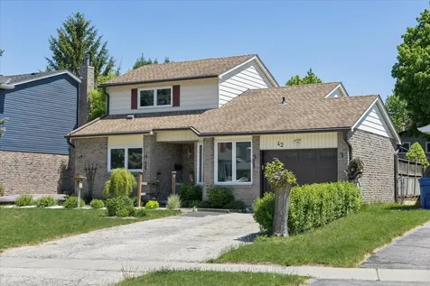 42 Eastman Crescent Newmarket ON L3Y 5S1