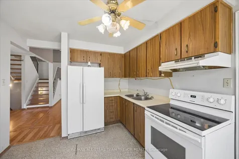 42 Eastman Crescent Newmarket ON L3Y 5S1